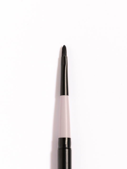 Untitled No 1 Jo Leversuch fine application makeup brush with synthetic hair 